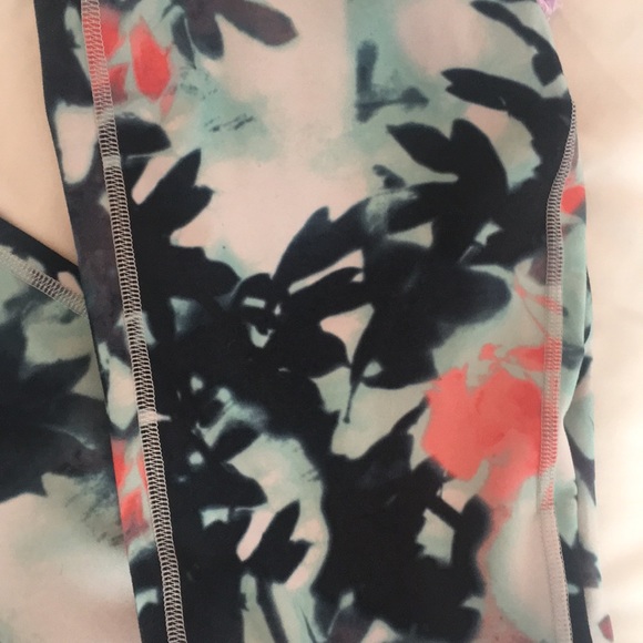 Old navy workout leggings - Picture 2 of 4